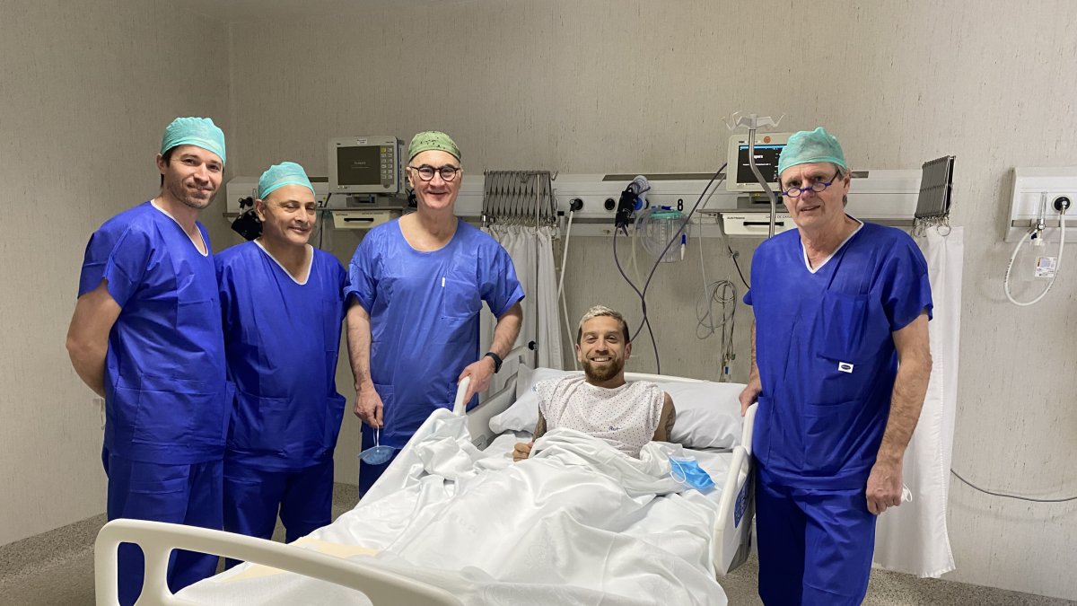 Equipo Ripoll con Papu Gómez, jugador del Sevilla.