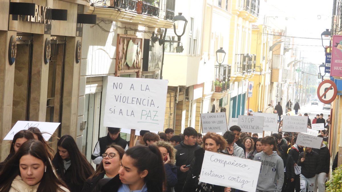 Decenas de estudiantes han protestado por la paliza a un compañero el 22 de enero.