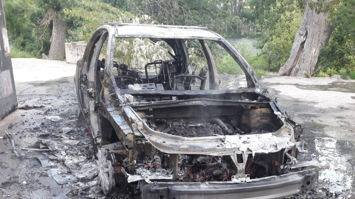 Coche incendiado.