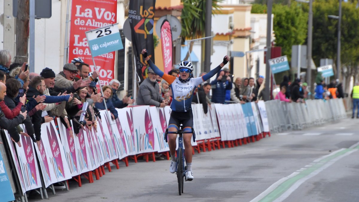 La ganadora llegando a Vera.