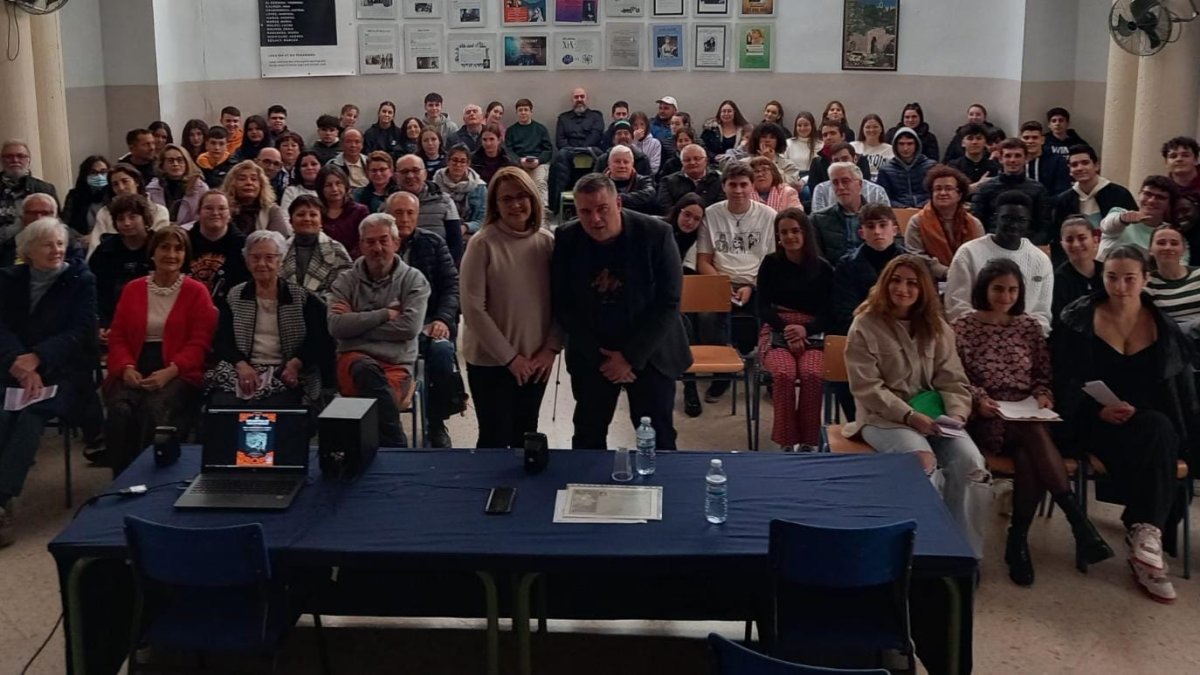 El XI Encuentro de Testimonios, celebrado el viernes en el IES Turaniana.