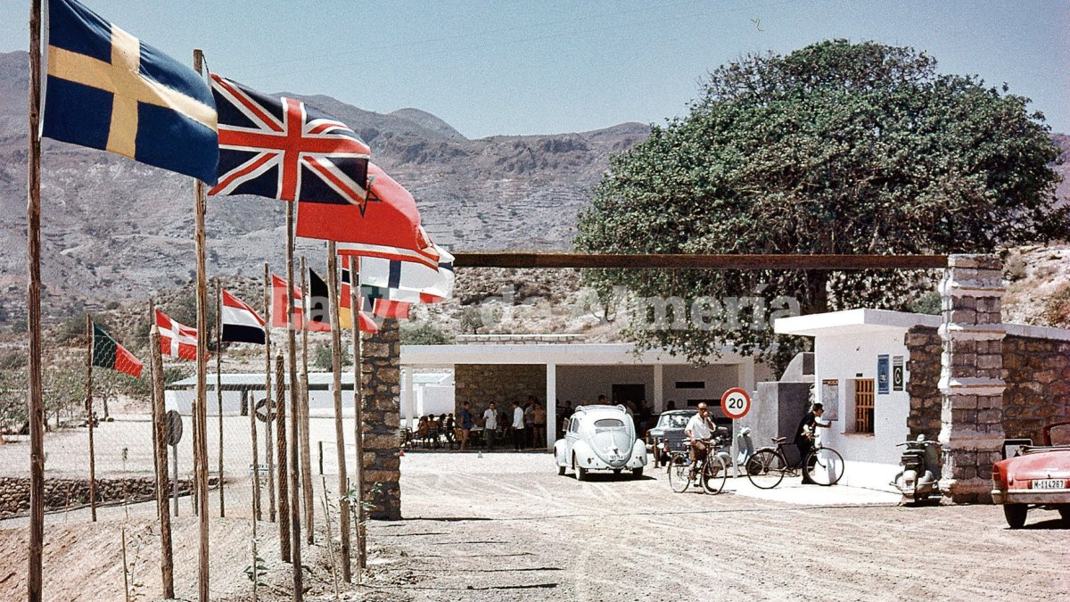 El camping de Mojácar en el verano de 1965, recién inaugurado. La provincia batallaban por crecer en infraestructuras para atraer más turistas.