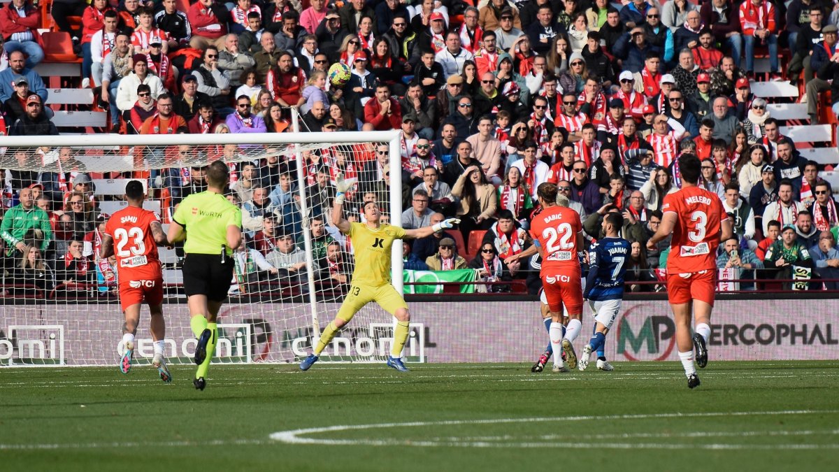 Fernando encajando el gol de Canales frente al Betis.