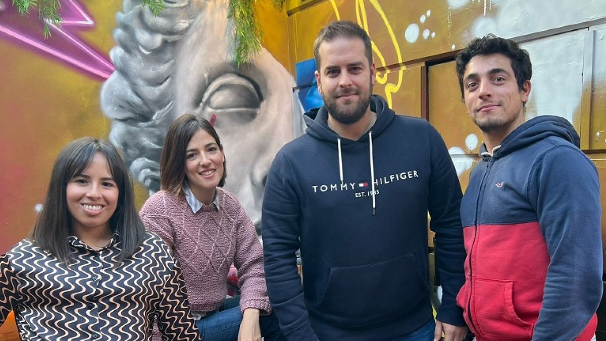 Estrategia 3.0, en Gamberro: Fania Pedraza, diseñadora gráfica y redes; Paz Guillén, directora; Fran Alcántara, CEO; y Antonio Montoya, web