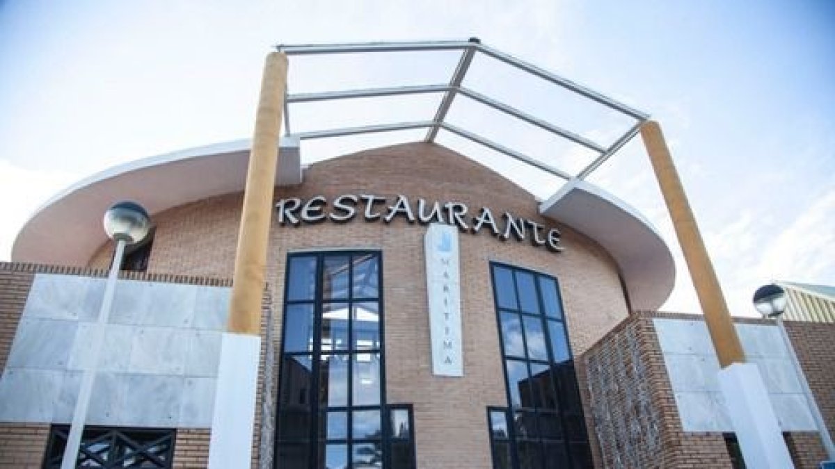 Cuenta con una terraza de 120 metros cuadrados.