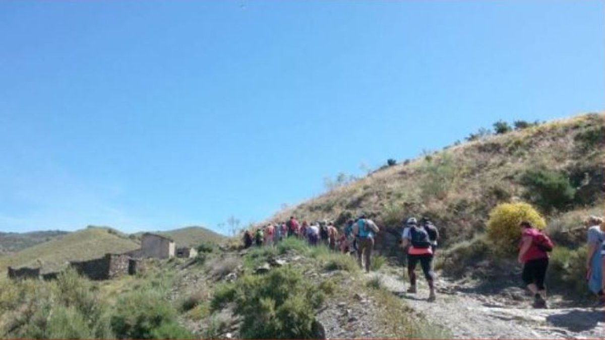 Imagen de archivo de una ruta senderista.