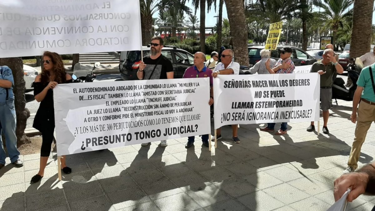Protestas ante la Audiencia Provincial de Almería en 2019.