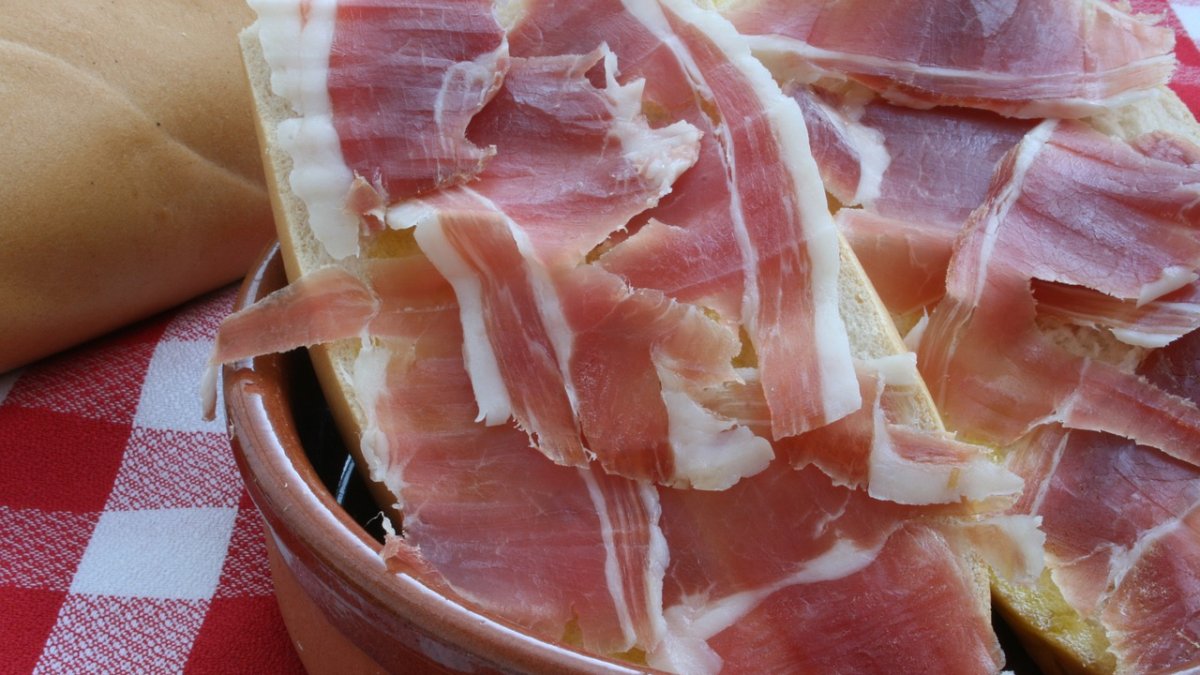 Jamón serrano.