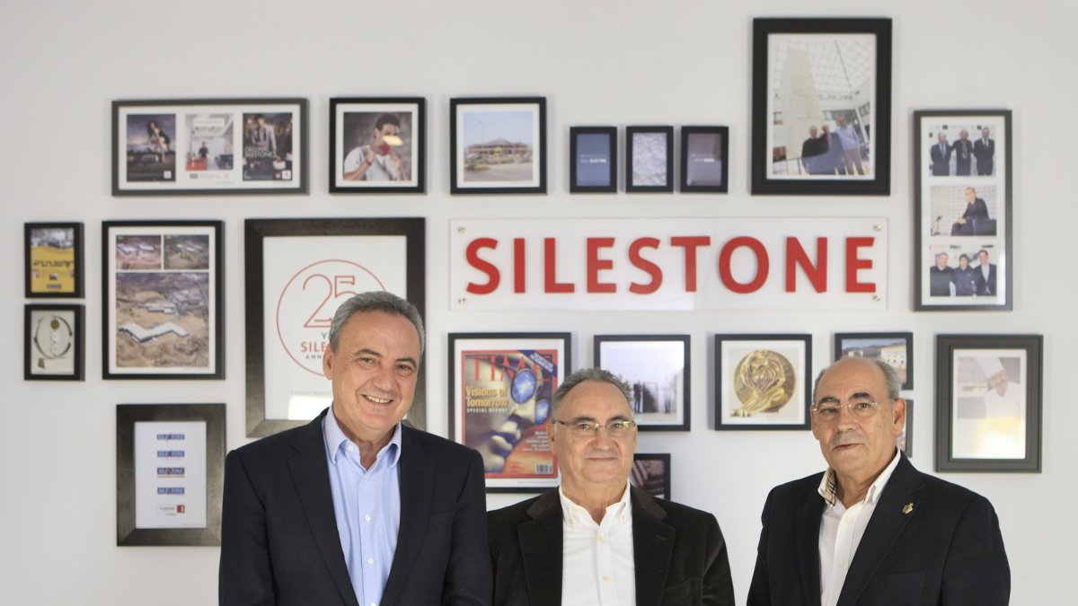 Francisco, Eduardo y José Martínez-Cosentino Justo.