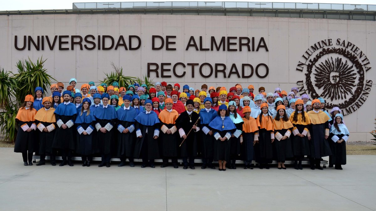 Acto de investidura a los nuevos doctores.