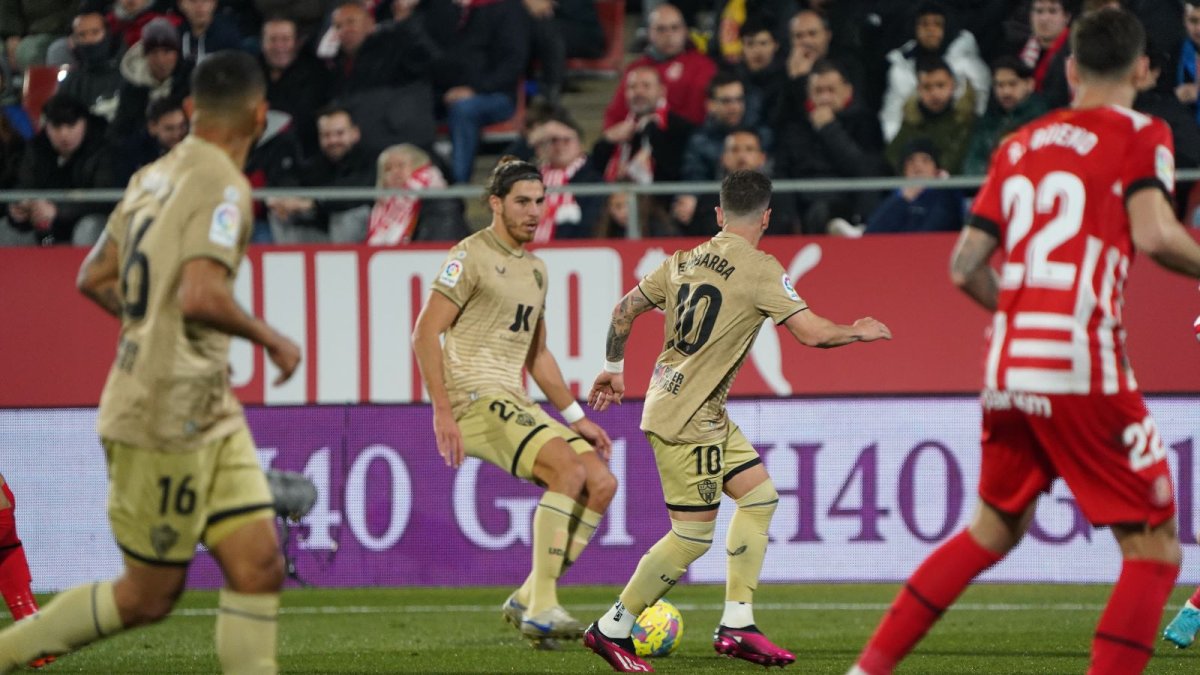 Desastre general del equipo en Montilivi que le acerca al abismo.