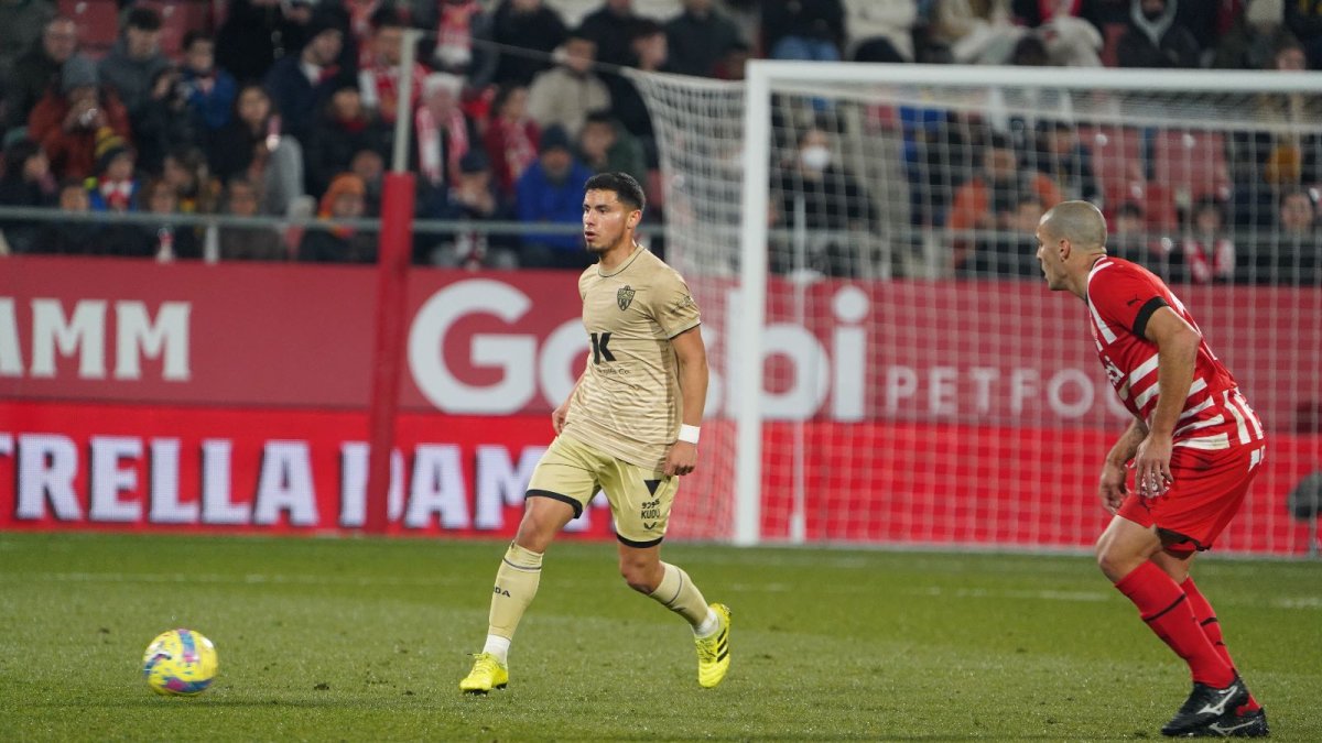 Robertone intentando poner algo de luz al juego del equipo.