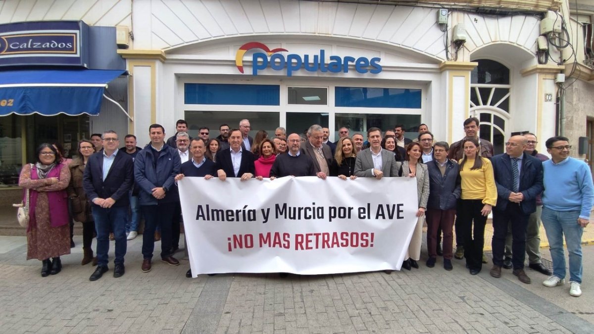 El PP de Almería y Murcia se han unido por el AVE en Vera.