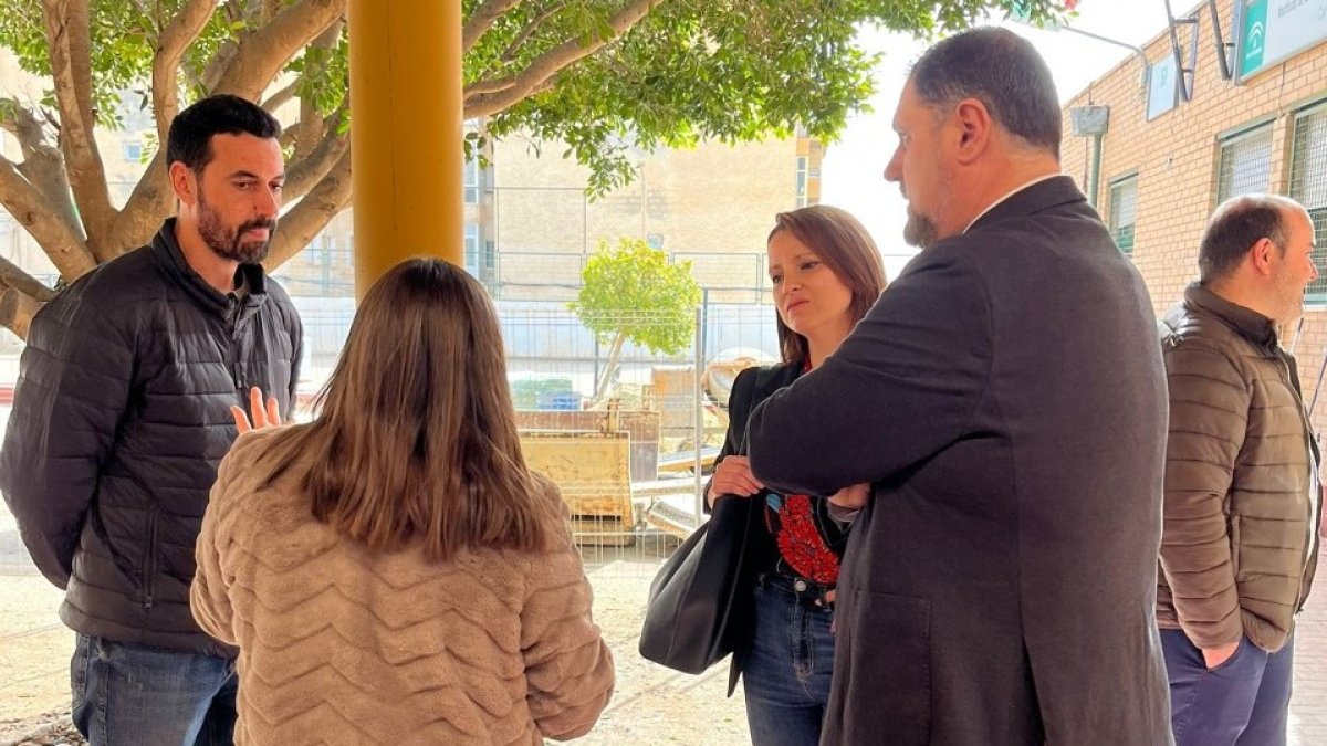 El delegado de Desarrollo Educativo y FP visita el IES Cardenal Cisneros.