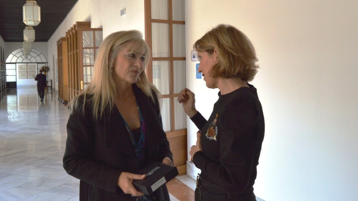 La parlamentaria andaluza del Partido Popular de Almería, Julia Ibáñez, junto a la consejera de Educación, Patricia del Pozo.