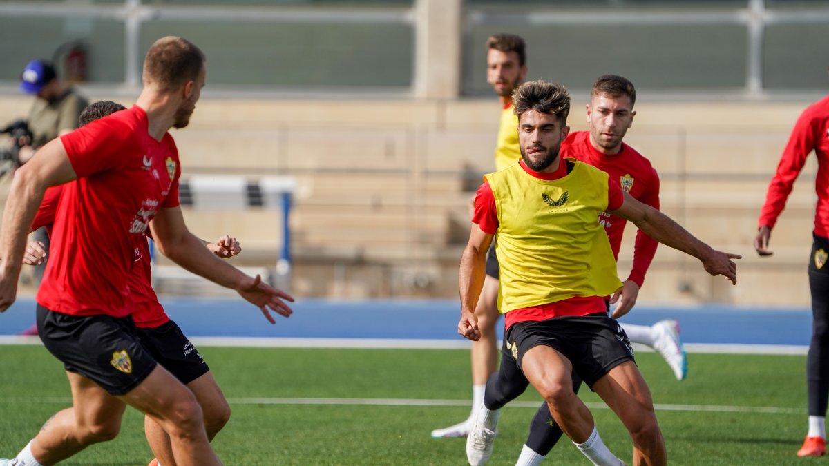 El centrocampista quiere más protagonismo en las alineaciones de Rubi.