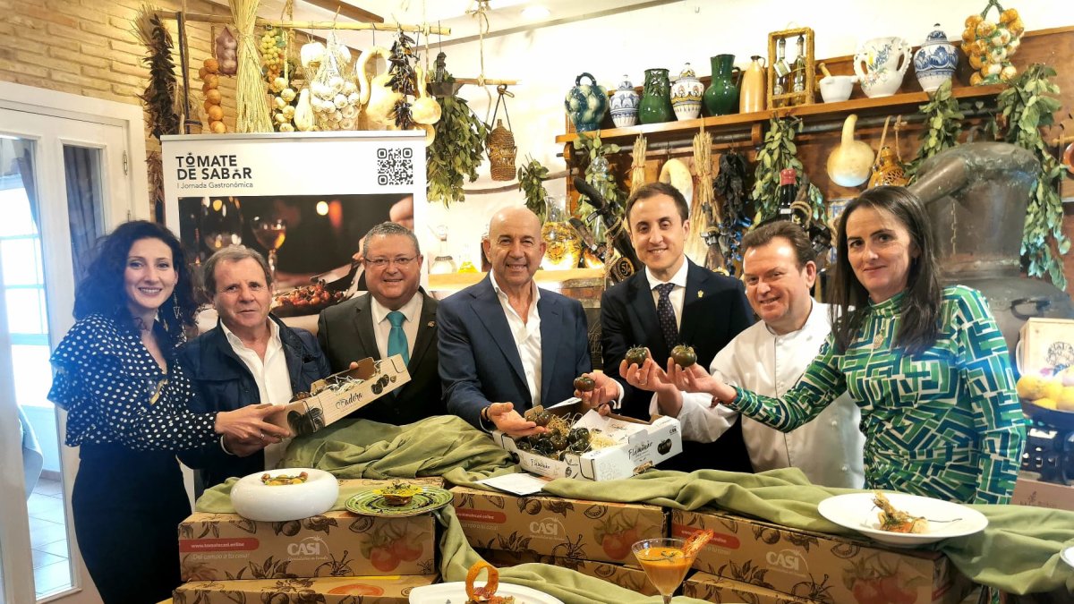 Autoridades y responsables de CASI y Terraza Carmona durante la jornada.