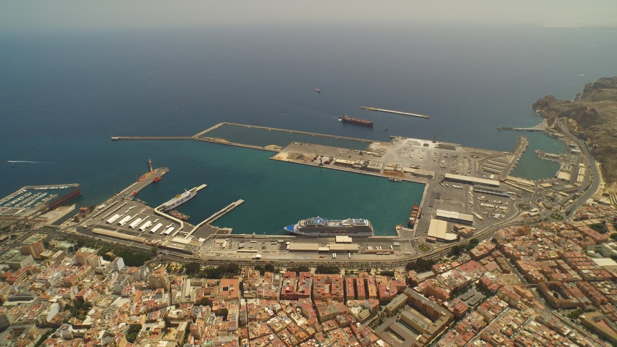 Imagen del puerto de Almería.