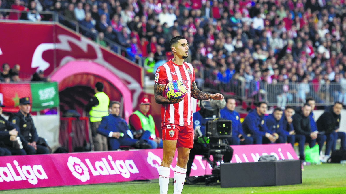 Chumi fue titular ante el Barcelona.