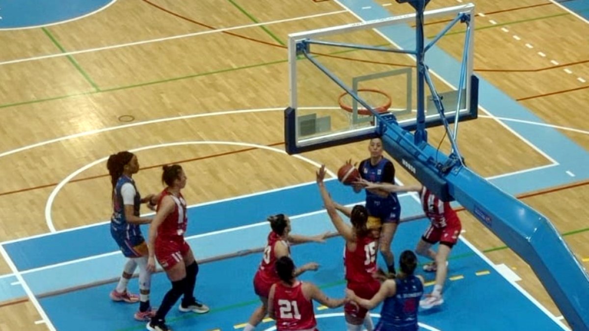 Se planteaba un partido muy físico.