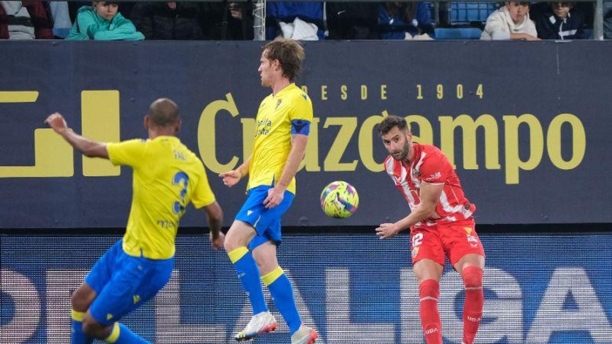 El Cádiz al que le sacaba 5 puntos el Almería no para de sumar puntos.