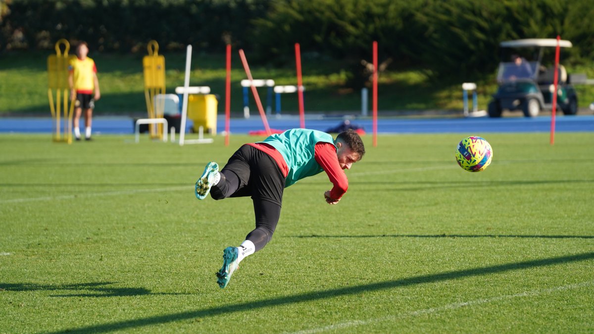 El Almería trabajó a tope tras ganar al Barça. En la imagen, Embarba.