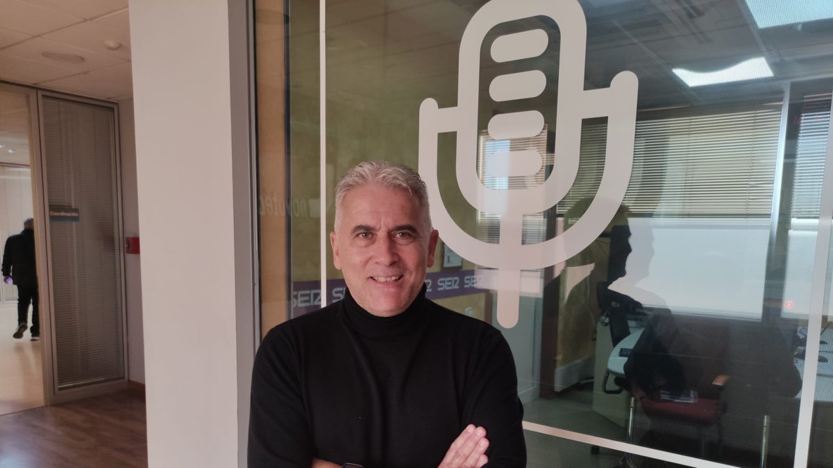 Pepe Morales, en los estudios de la Cadena SER.
