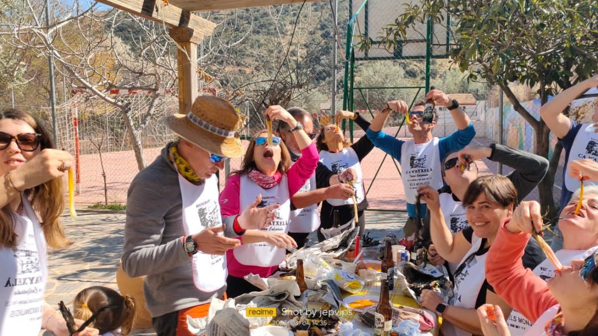 De convivencia en Laroya y unión gastronómica, calçotada y productos de nuestra provincia.
