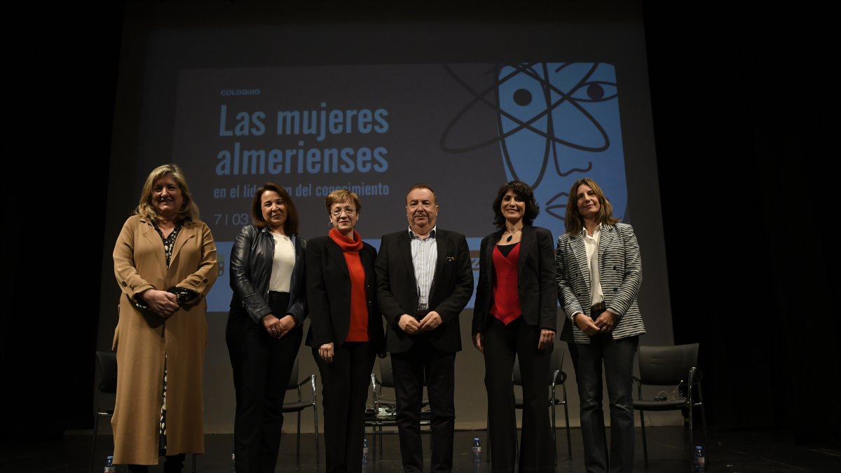 Gracia Castro de Luna, Eva Díez Peralta, Antonia Sánchez Villanueva, Pedro Manuel de la Cruz, Pilar Martínez Ortigosa e Isabel Oller Alberola.