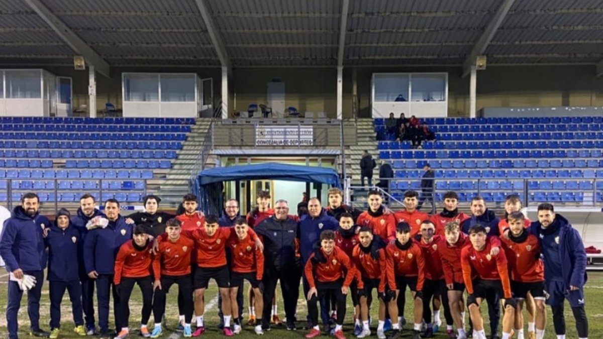 Foto de familia antes de buscar un puesto en la final.