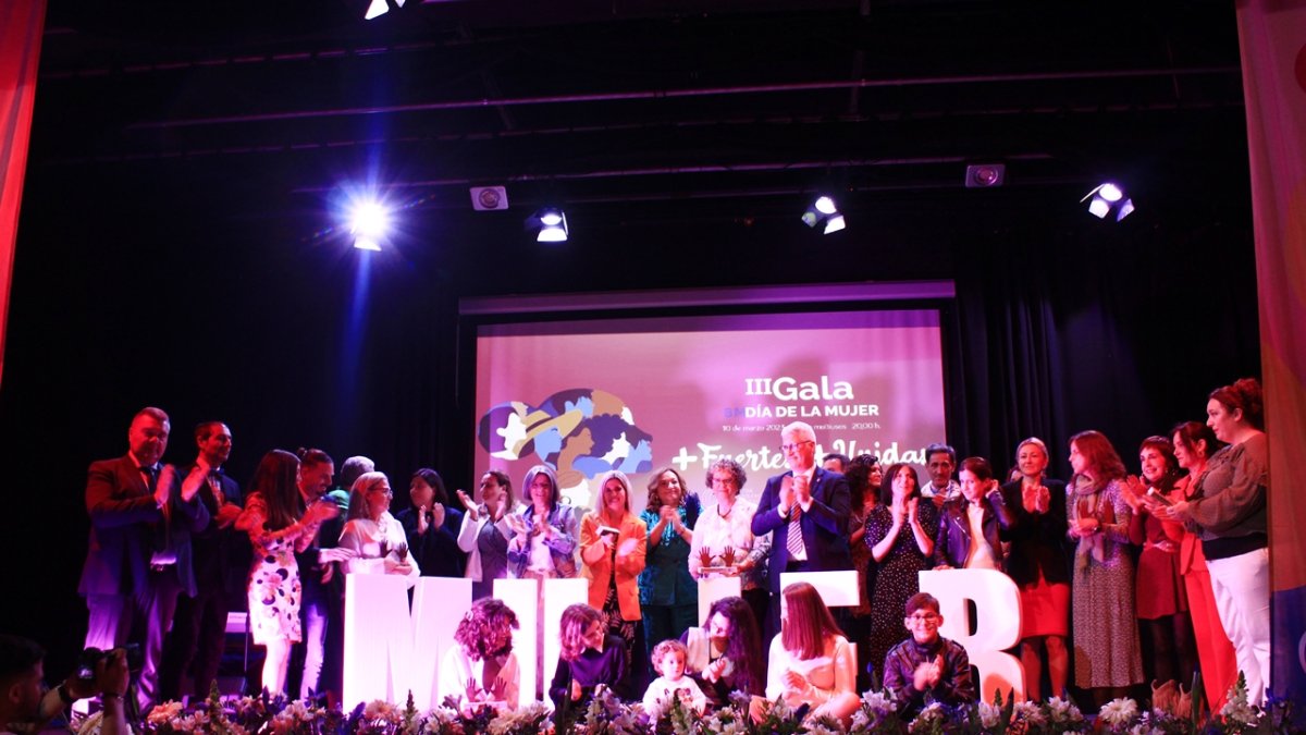 Premiadas en la III Gala de la Mujer de Huércal de Almería.