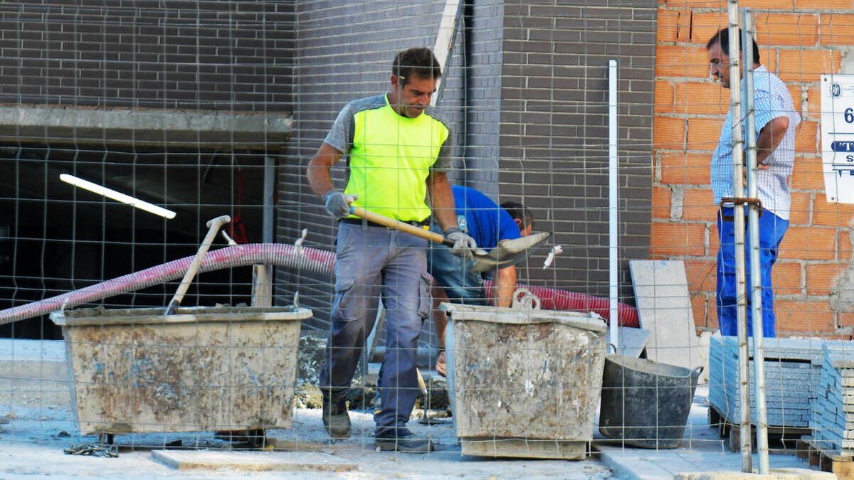 Imagen de archivo de trabajadores de la construcción.