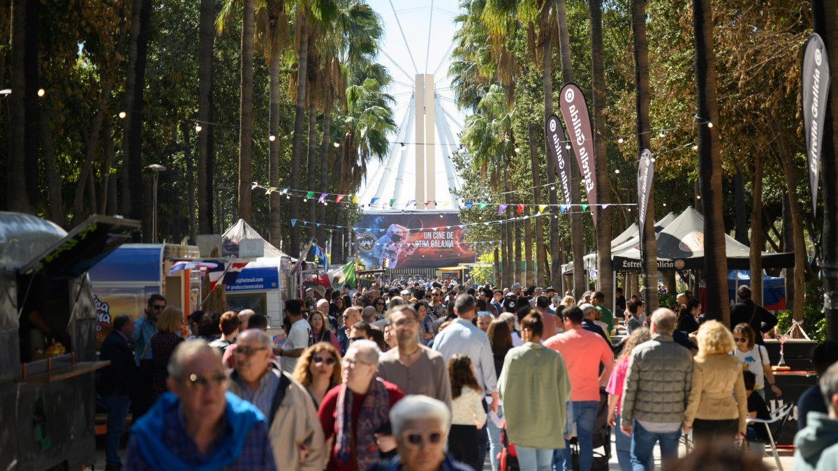 Gran afluencia de visitantes a la Rambla de Almería.
