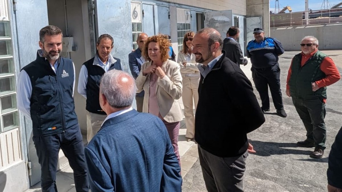 El consejero Ramón Fernández-Pacheco visita las obras en el Puerto de Garrucha.