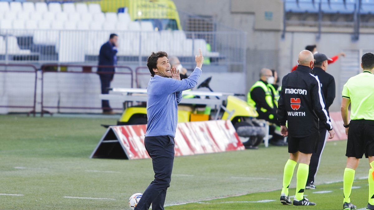 Almería-Oviedo, (1 de mayo de 2021), el día que debutó Rubi en el Almería.