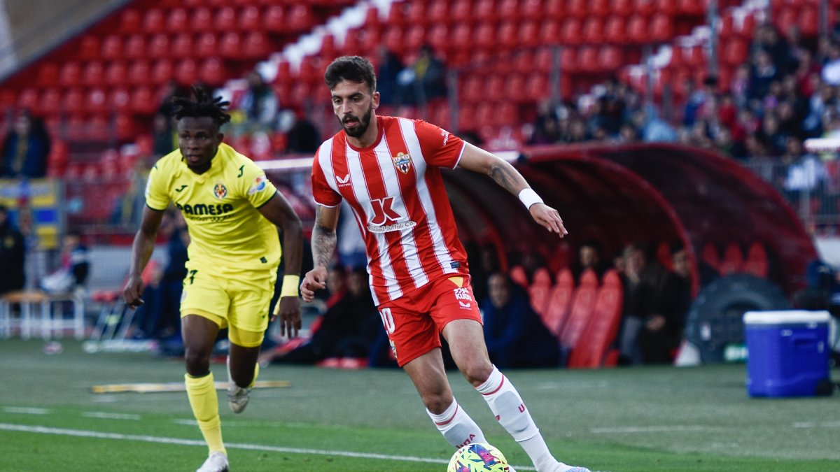 Centelles en el Almería-Villarreal en el Estadio de los Juegos Mediterráneos.