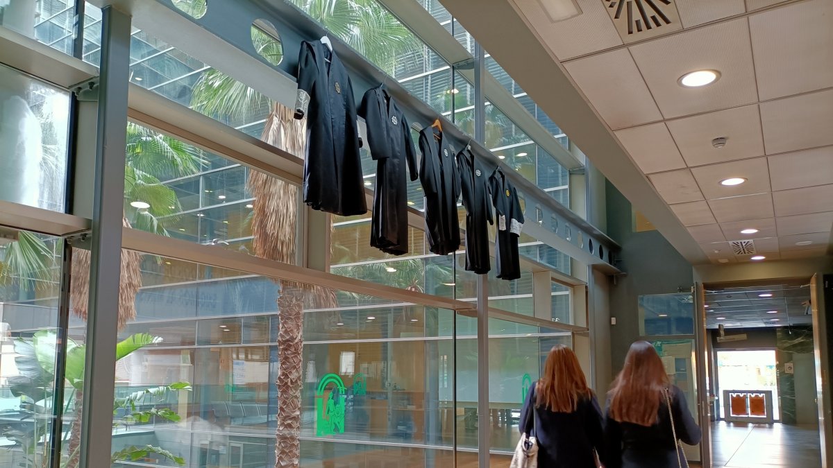 Togas colgadas en la Ciudad de la Justicia