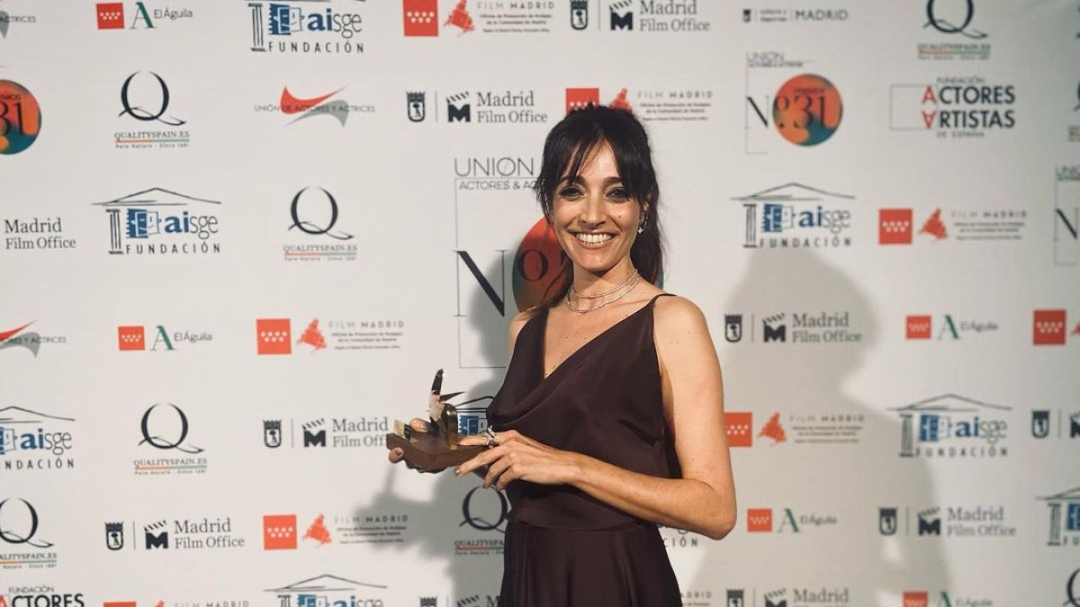 Zaira Montes, con el Premio de la Unión de Actores y Actrices a la mejor actriz secundaria por La Casa de Bernarda Alba. (Foto: uniondeactores.com).