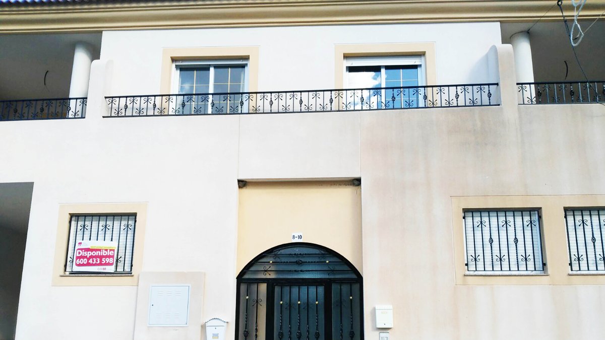 Uno de los inmuebles que hay a la venta en Lucainena de las Torres.