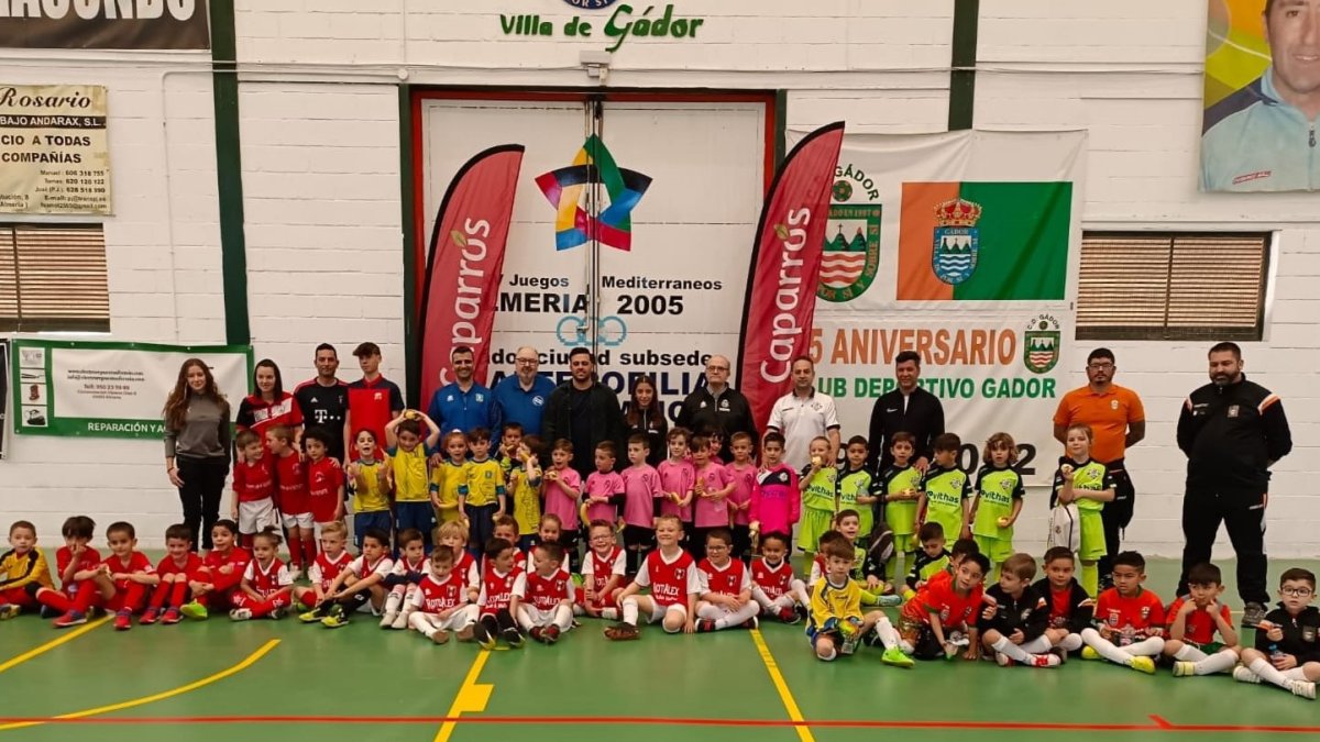 La foto de familia de los bebés en Gádor.