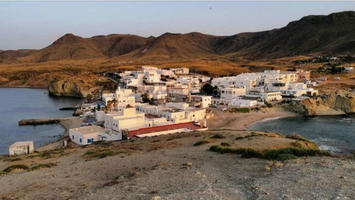 La Isleta del Moro es uno de los lugares con más encanto de Cabo de Gata,