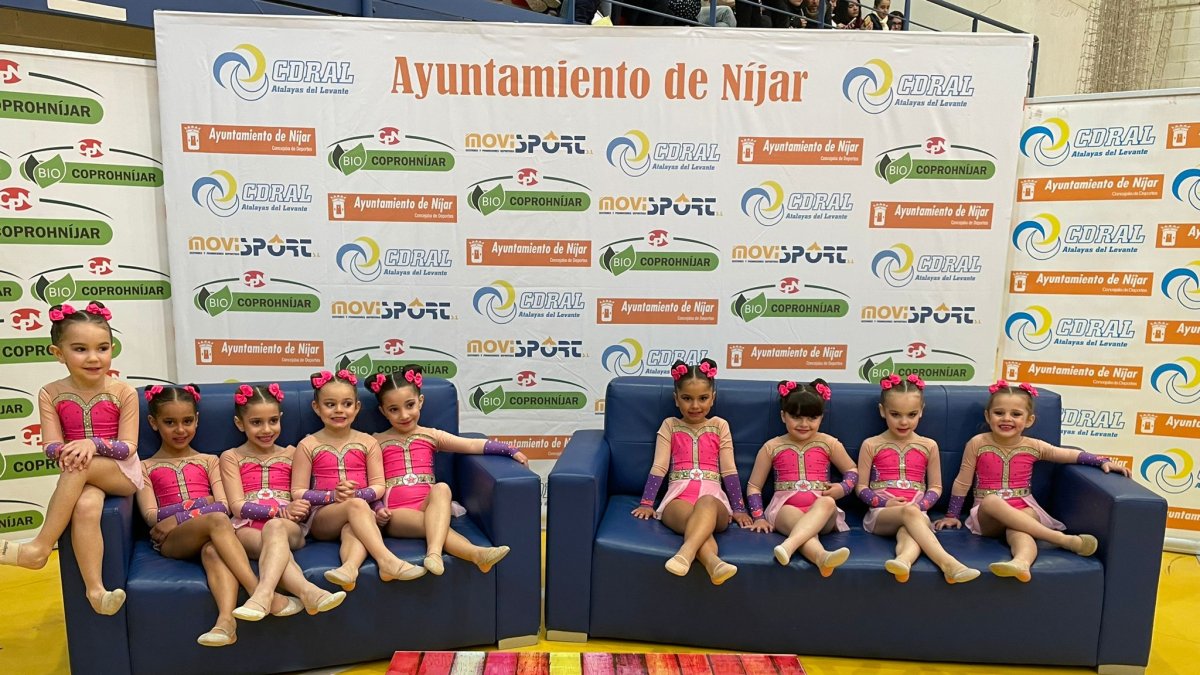 Equipo de gimnastas del Club Costarítmica Almería en la categoría MiniBaby.imaeQUPO