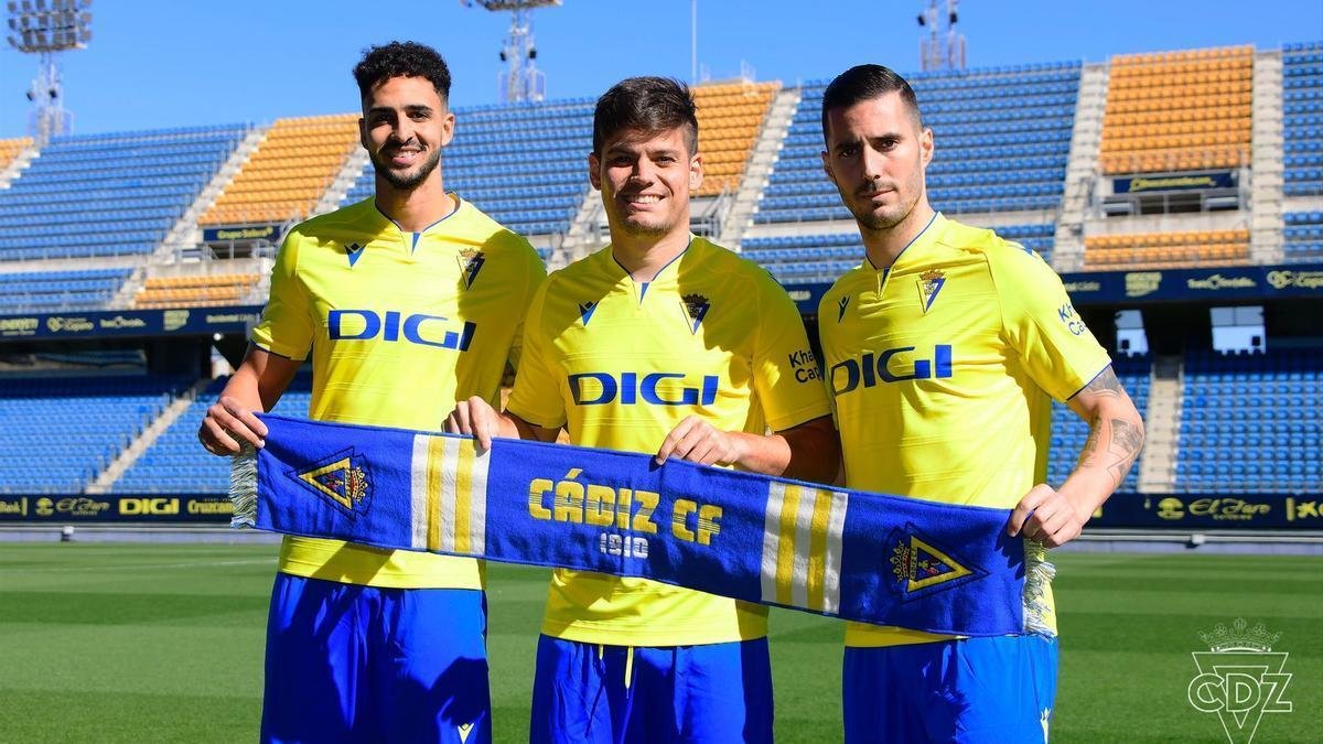 Chris Ramos, Jorge Meré y Sergi Guardiola en su presentación con el equipo amarillo.