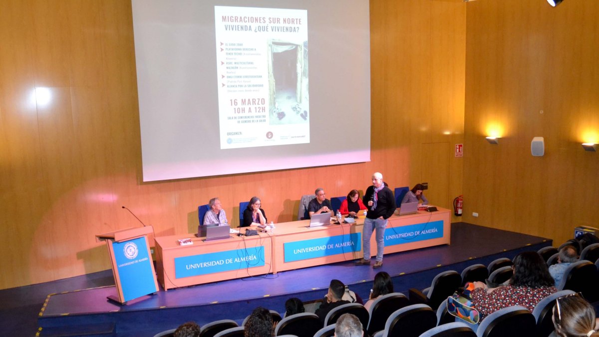 La mesa redonda se ha celebrado este jueves en la UAL.