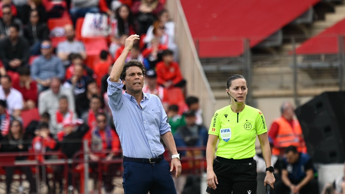 Rubi desesperado en la segunda mitad del encuentro ante el Cádiz.