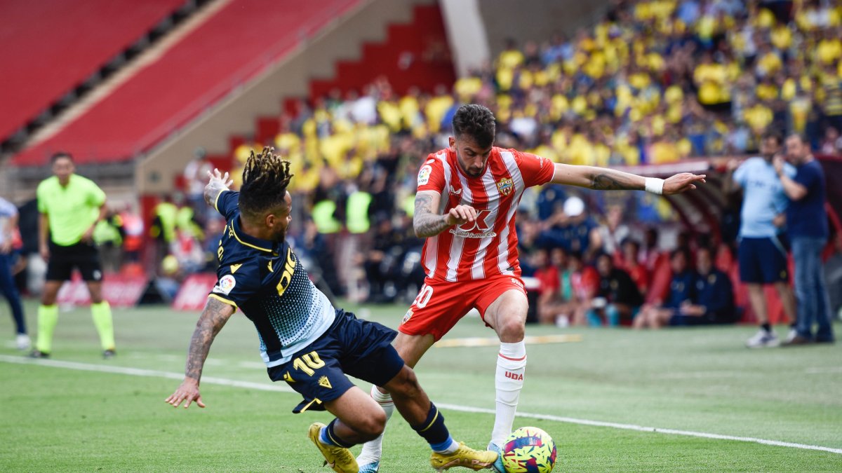 Centelles va a tener que ir acostumbrándose a la titularidad sin Akieme.