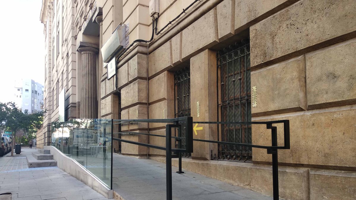 El IES Celia Viñas, uno de los centros educativos donde se ha actuado.