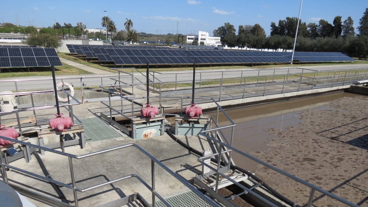Placas solares de la EDAR Jerez de la Frontera (Cádiz) - AQUALIA