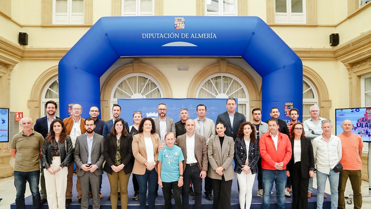 Imagen de la presentación del Circuito de Carreras Populares con la presencia de representantes de los 18 municipios en los que habrá pruebas en e