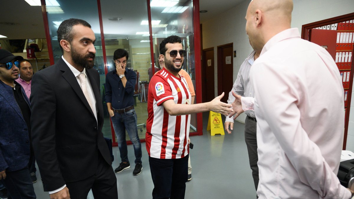 Turki Al-Sheikh en su primera visita al Estadio como presidente del Almería.